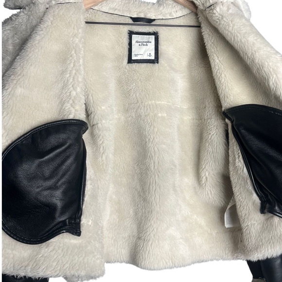 Abercrombie & Fitch Cropped Vegan Leather Sherpa oversized Jacket Size Medium - Picture 6 of 9
